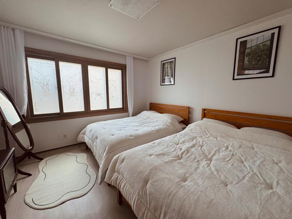 At Home, Sunny Emotional Accommodation, Free Parking, 3 Q Beds, Attic Movie Theater Pusan Exteriér fotografie