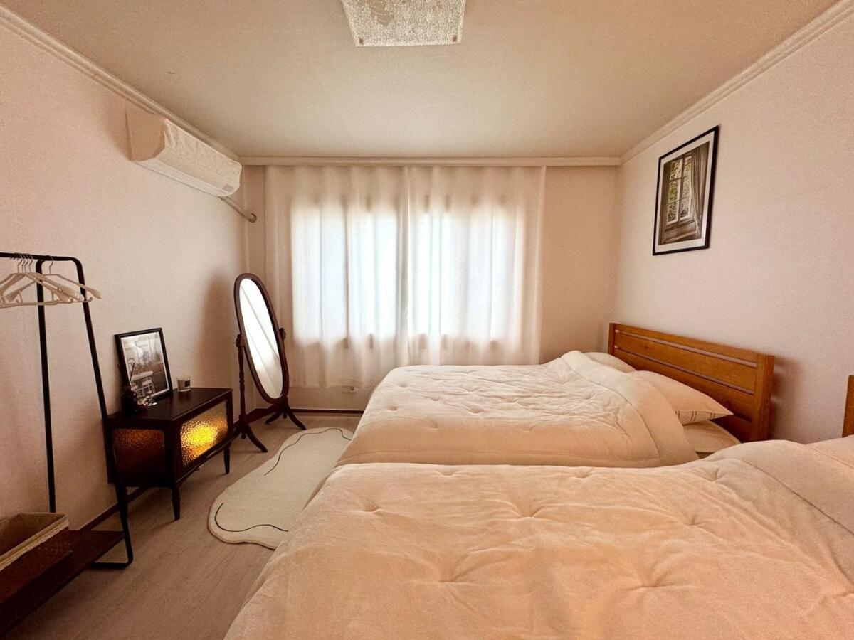 At Home, Sunny Emotional Accommodation, Free Parking, 3 Q Beds, Attic Movie Theater Pusan Exteriér fotografie